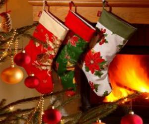 Puzzle Χριστουγεννιάτικη διακόσμηση με κάλτσες και κρ^